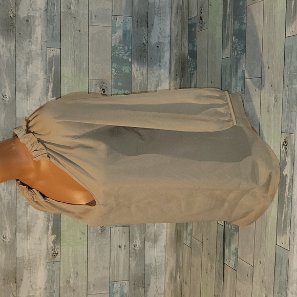 Renee c. Beige Shirt/Top sz Medium - Picture 2 of 3